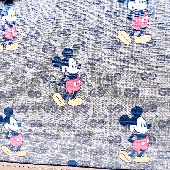 Gucci x Disney GG Supreme Mickey Mouse Pouch🔥🔥😳 - Picture 2 of 16